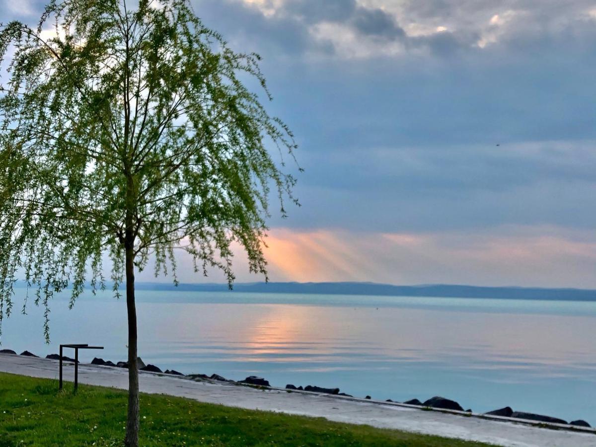 Siofoki Vizparti Nyaralo - Lakeside Apartment Εξωτερικό φωτογραφία